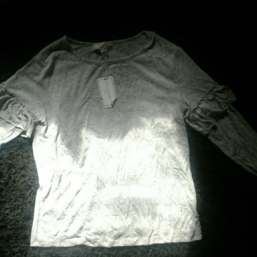 Light gray long sleeve shirt